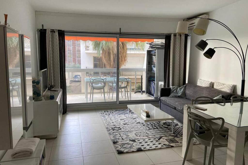 App Le Rocazur Avec Piscine Et Parking En Bord De Mer A 500M Du Centre Ville Menton Bagian luar foto