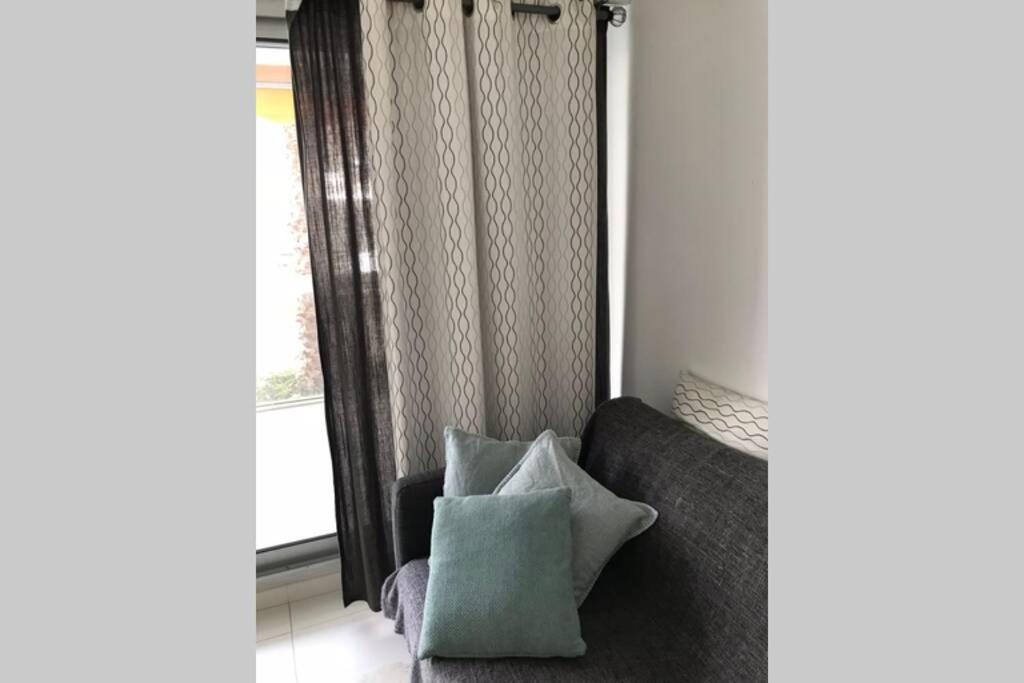 App Le Rocazur Avec Piscine Et Parking En Bord De Mer A 500M Du Centre Ville Menton Bagian luar foto