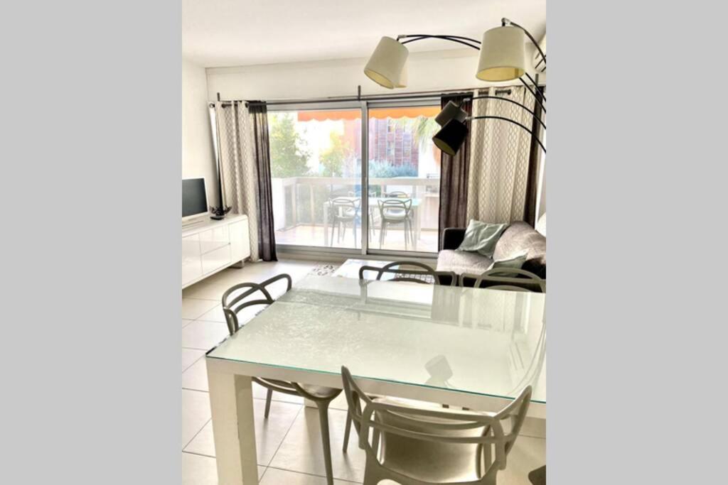 App Le Rocazur Avec Piscine Et Parking En Bord De Mer A 500M Du Centre Ville Menton Bagian luar foto