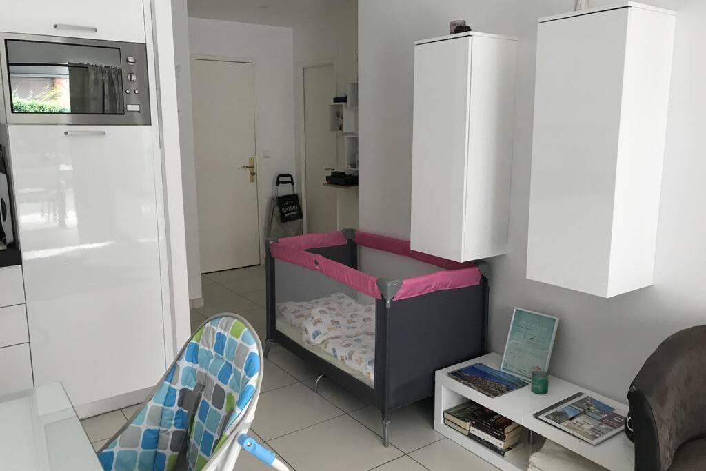 App Le Rocazur Avec Piscine Et Parking En Bord De Mer A 500M Du Centre Ville Menton Bagian luar foto