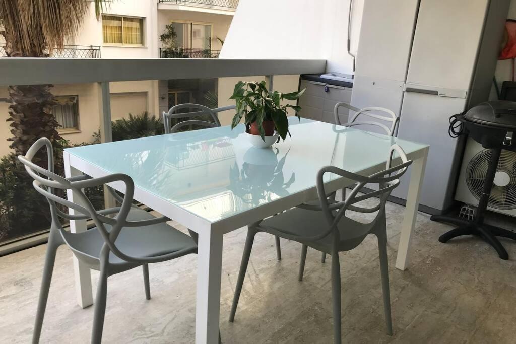 App Le Rocazur Avec Piscine Et Parking En Bord De Mer A 500M Du Centre Ville Menton Bagian luar foto